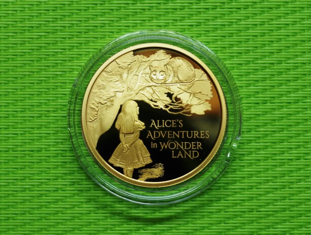 картинка Золото серия Алиса в Стране чудес от магазина Одежда+