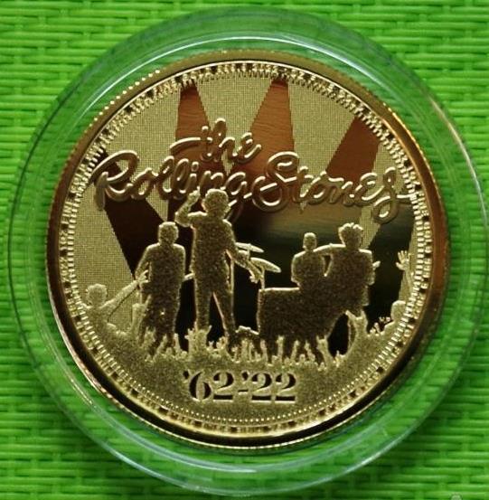 картинка 100 фунтов Великобритания 2022 год, серия Легенды музыки группа Rolling Stones золото от магазина Одежда+