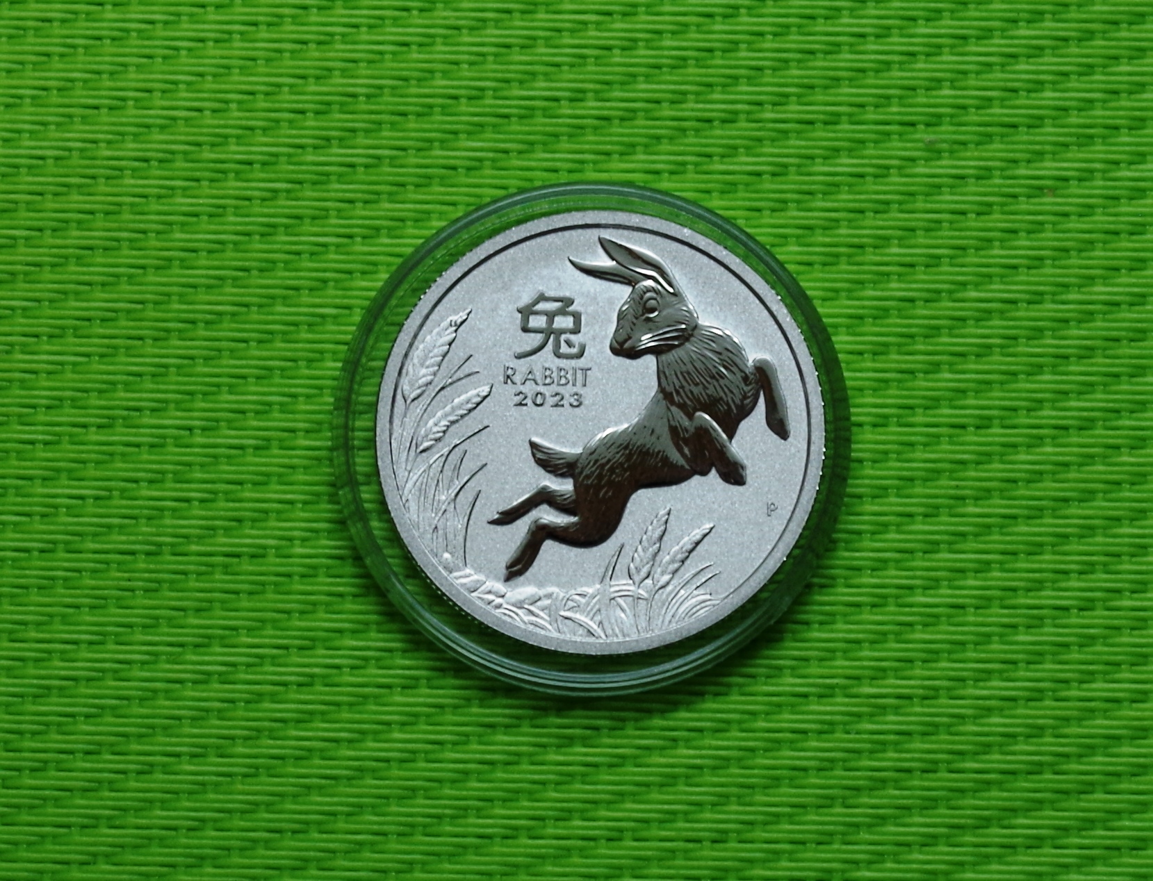 картинка Австралия 100 долларов 2023 год Кролика Лунар III Платина от магазина Одежда+