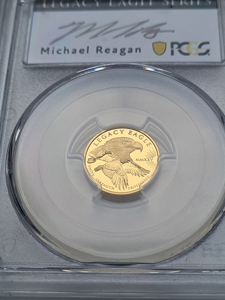 картинка Острова Кука. 20 Долларов 2025 г. Золото. 3.11 г*0.9999 0.1 oz. СЛАБ PCGS PR 70 DCAM! от магазина Одежда+ 3