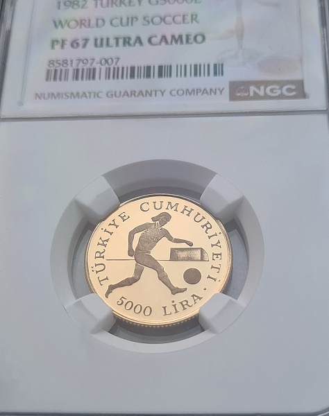 картинка Турция. 5000 Лир 1982 г. Золото. 7.13 г*0.500 0.1146 oz. Футбол! Пруф! СЛАБ NGC PF67 ULTRA CAMEO! от магазина Одежда+ 3