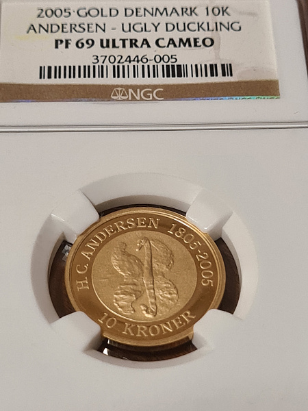 картинка Дания. 10 Крон 2005 г. Золото. 8.65 г*0.900 0.2503 oz. Андерсен! Гадкий Утенок! от магазина Одежда+ 3